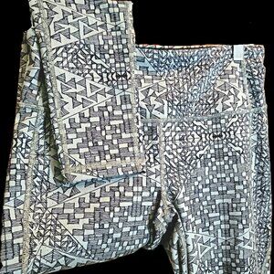 Lucy Activewear Geometric Print Yoga 7/8 Legging Medium